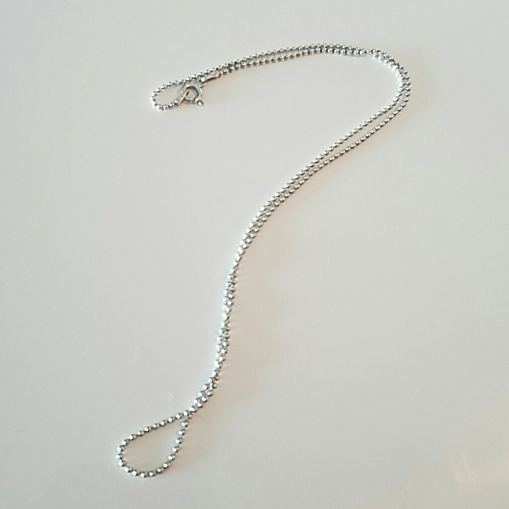 EUC 18" sterling silver ball necklace .925